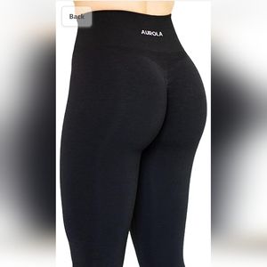 NWOT Aurola Leggings Seamless Workout leggings. Size Small.